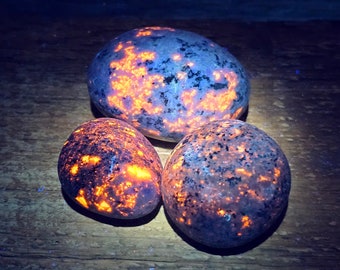 9.9oz, Fluorescent Sodalite, EMBERLITE, Yooperstone, Yooperlite, Lake Superior, UV Light Reactive, Free Shipping In USA