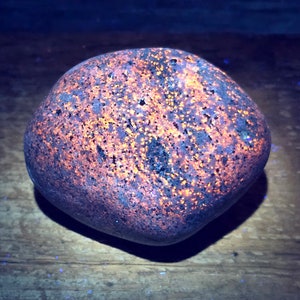 13.6oz, Fluorescent Sodalite, EMBERLITE, Yooperstone, Yooperlite, Lake Superior, UV Light Reactive, Free Shipping In USA