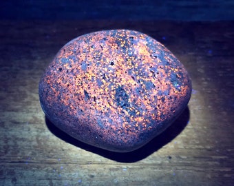 13.6oz, Fluorescent Sodalite, EMBERLITE, Yooperstone, Yooperlite, Lake Superior, UV Light Reactive, Free Shipping In USA