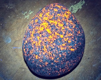 28.45oz, Fluorescent Sodalite, EMBERLITE, Yooperstone, Yooperlite, Lake Superior, UV Light Reactive, Free Shipping In USA