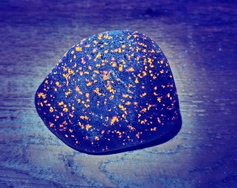 18.5oz, Fluorescent Sodalite, EMBERLITE, Yooperstone, Yooperlite, Lake Superior, UV Light Reactive, Free Shipping In USA