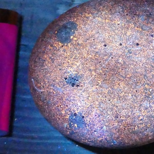 1.518lb, Fluorescent Sodalite, Yooperstone, Yooperlite, Michigan, EMBERLITE, Lake Superior, Glows Under UV Lights, Free Shipping In USA