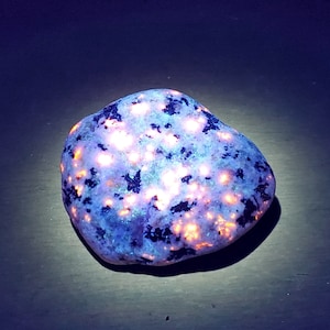 6.25oz, Fluorescent Sodalite, EMBERLITE, Yooperstone, Yooperlite, Lake Superior, UV Light Reactive, Hand Picked, Free Shipping In USA