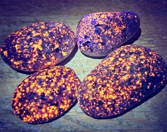 10.2oz, Fluorescent Sodalite, EMBERLITE, Yooperstone, Yooperlite, Lake Superior, UV Light Reactive, Free Shipping In USA