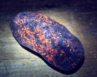 8.95oz, Fluorescent Sodalite, EMBERLITE, Yooperstone, Yooperlite, Lake Superior, UV Light Reactive, Free Shipping In USA