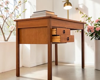 デンマーク製小型チーク材デスク、家具職人デンマーク、1950年代、小型ライティングデスク、ミッドセンチュリー、スカンジナビアスタイル