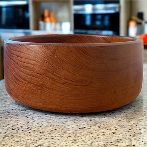 Danish Teak Bowl I Vintage Scandinavian Design I Minimalist Mid Century Modern Serving Bowl I 25 cm Wood Centerpiece I Danish Decor
