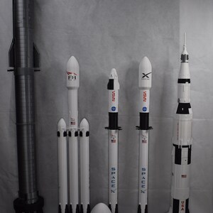 SpaceX Falcon 9 Block 5 Rocket Model – 1:76 Scale 33-inch Detachable 2nd Stage (2D3D, Multicolor)