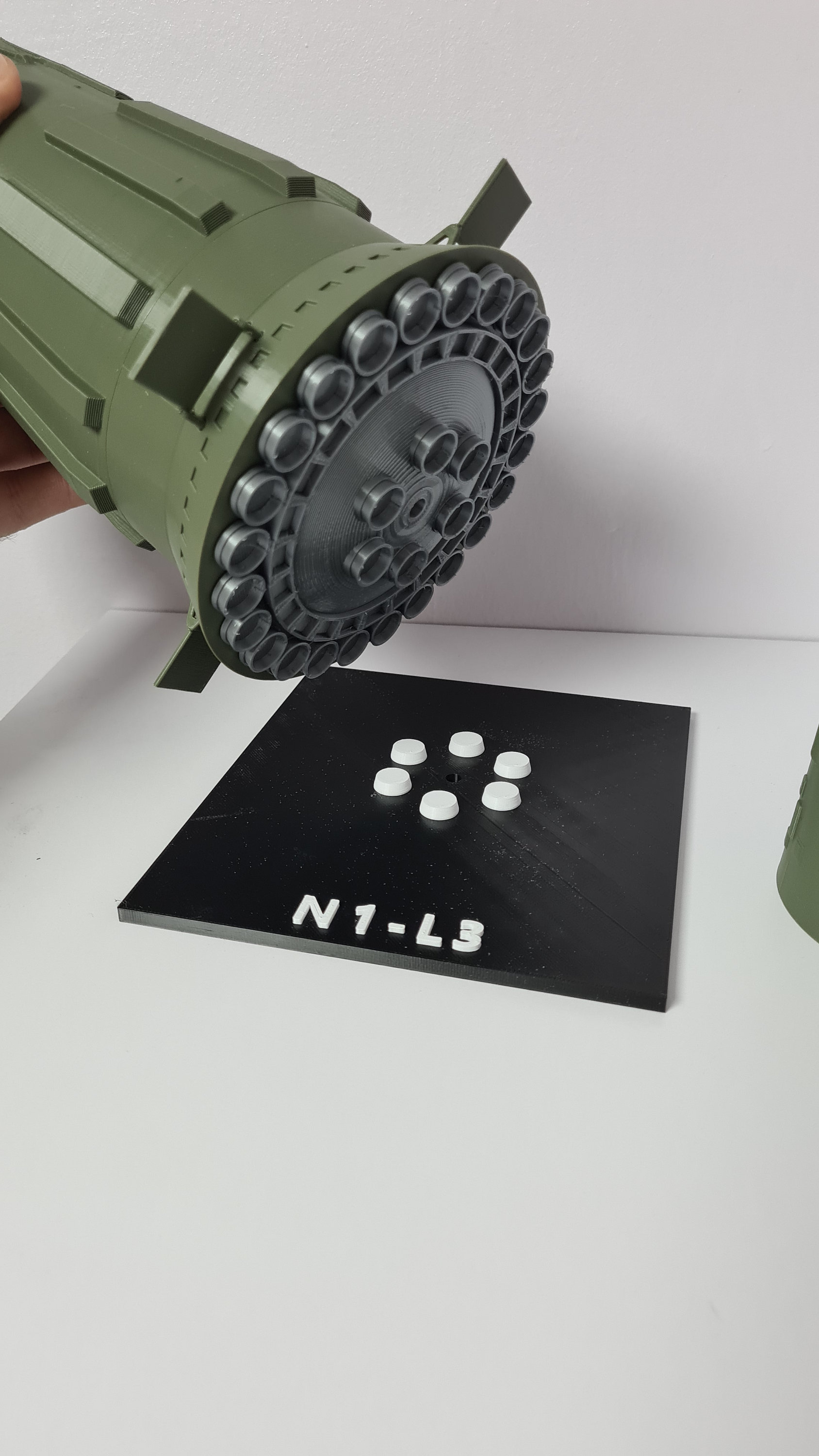 新登場！ソビエト N1 月ロケット モデル - 1:144 スケール 730