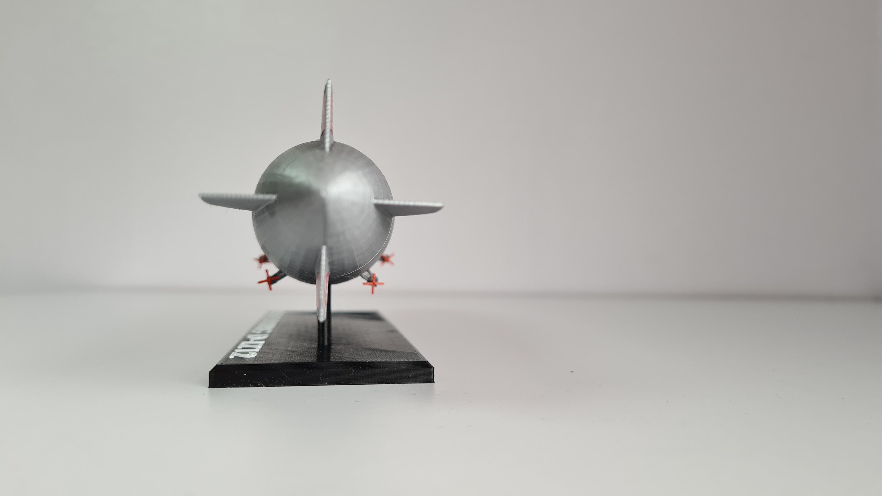 LZ-129 ヒンデンブルク 10インチスケール 1:1000 組み立て済みモデル