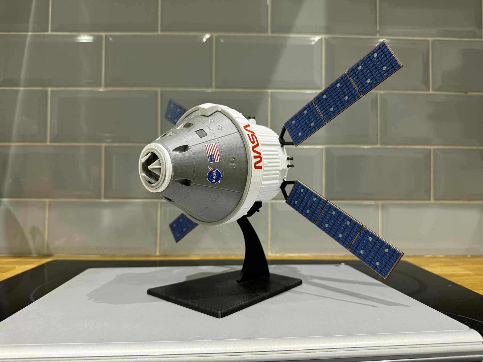 オリオンMPCV宇宙船アルテミスロケット模型 - 6インチ コレクターズ