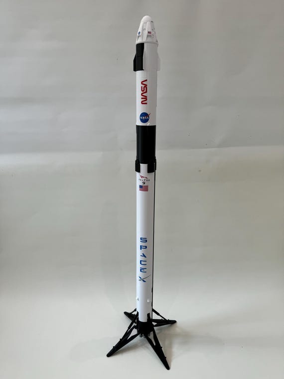 SpaceX falcon 9 rocket ロケット 1:100 Flying SpaceX Falcon 9 Model Rocket with Crew Dragon 1:100