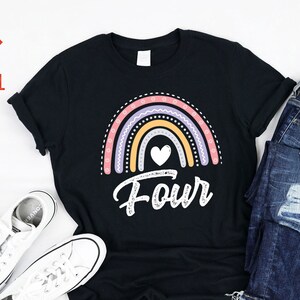 Vier 4 jaar vierde 4e verjaardag meisje schattig regenboog thema verjaardagsfeestje decoratie benodigdheden verjaardag tshirt hoodie cadeau tienermeisjes kinderen peuters