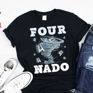 Vier Nado 4nado 4. Geburtstag Junge 4 Jahre alt Bday kleiner Junge Mädchen drehen vier Tornado Themed Party Decors Lieferungen Tshirt Hoodie Kinder Jungen