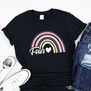 Vier 4 jaar vierde 4e verjaardag meisje schattig regenboog thema verjaardagsfeestje decoratie benodigdheden verjaardag tshirt hoodie cadeau tienermeisjes kinderen peuters