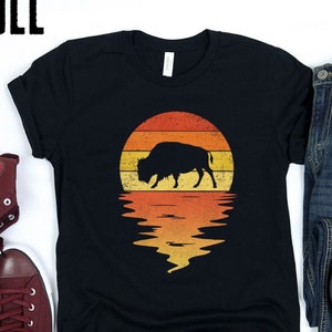 Amerikaanse Bison shirt 60s, 70s, 80s Vintage retro zonsondergang Amerikaanse Bison Buffalo T-shirt, tank, hoodie, Sweatshirt, voor mannen vrouwen kinderen cadeau