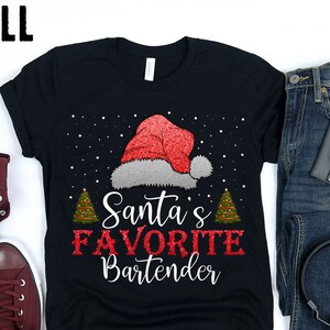 Santa Lieblings Bartender Shirt, Hoodie, Sweatshirt, Männer & Frauen Bartender Weihnachten T-shirt Geschenk Idee lustige Lehrer Bartender Pyjama Shirt