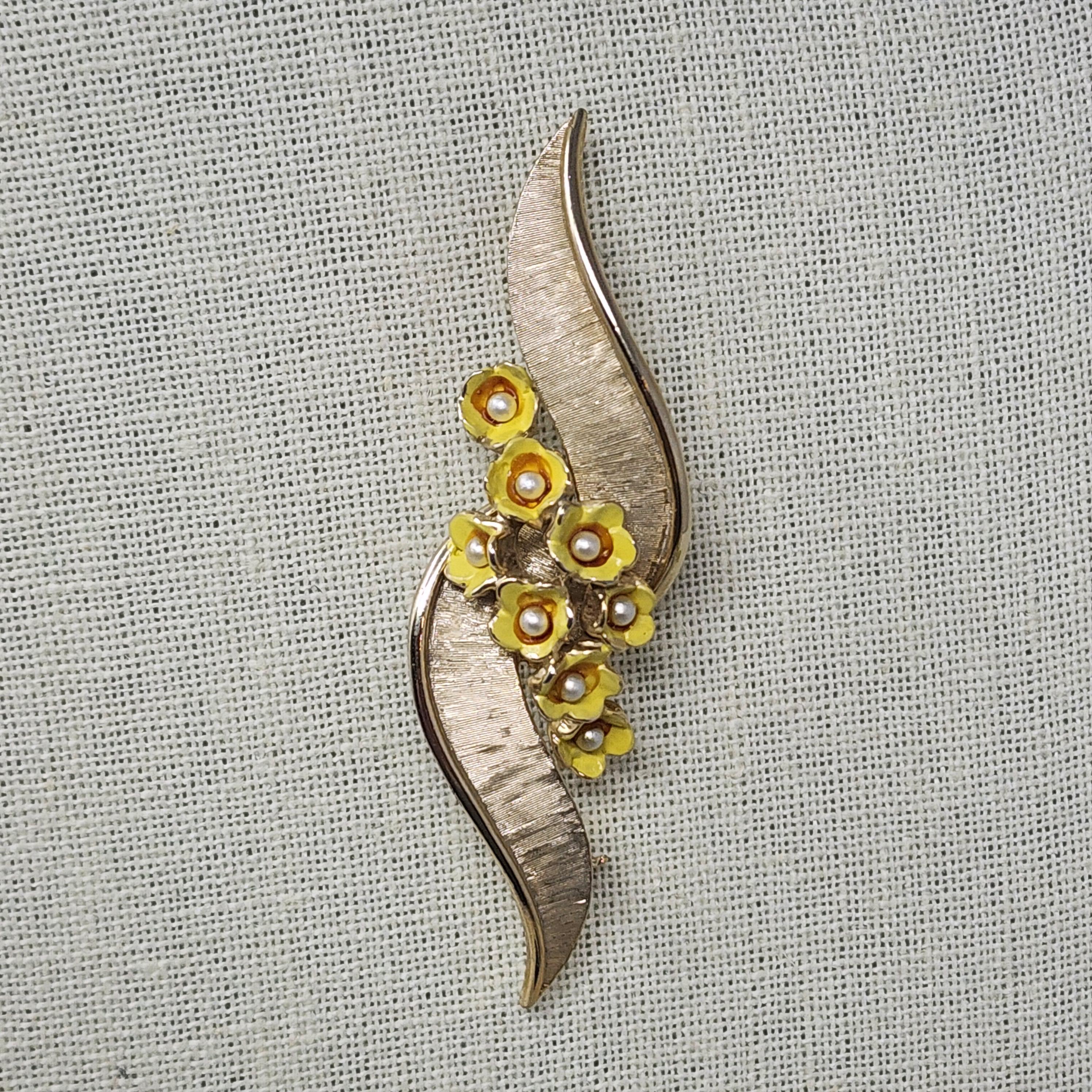 Vintage Ledo 1969 Yellow Enamel Flowers Gladiolus Pearl Centers Brooch Gold Tone Signed