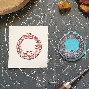 Ouroboros stempel - handgemaakte ambachtelijke stempel briefpapier grimoire hekserij hekserij wicca mythologie geheime esoterische mysterie harry potter