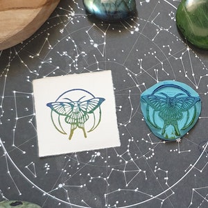 Tampon Papillon lunaire - artisanal handmade gravure stamp witchcraft witchy goth scrapbook