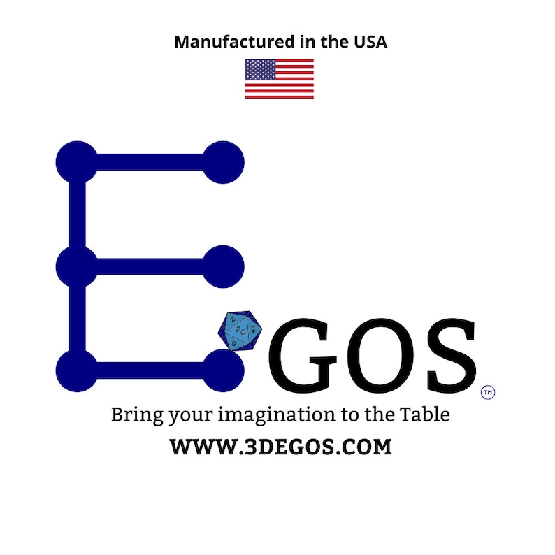 Puede incluir: Un logotipo para una empresa llamada 3DEgos, que presenta una letra E estilizada con un dado azul de 20 caras. El lema es "Bring your imagination to the table" y la direcci&oacute;n del sitio web es www.3degos.com. El logotipo se encuentra sobre un fondo blanco.