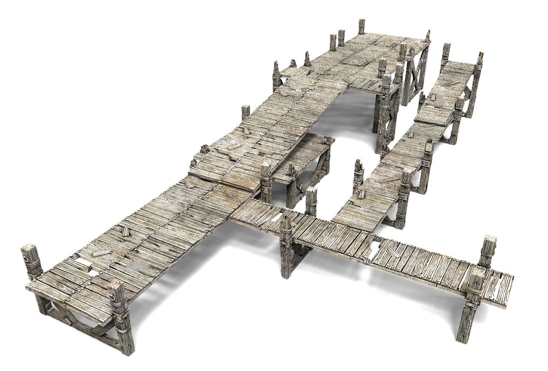 Pu&ograve; includere: Un molo in legno consumato con pi&ugrave; livelli e passerelle. Il molo &egrave; fatto di assi di legno e ha diverse travi di supporto. Il molo &egrave; in stato di degrado, con alcune delle assi mancanti o rotte.