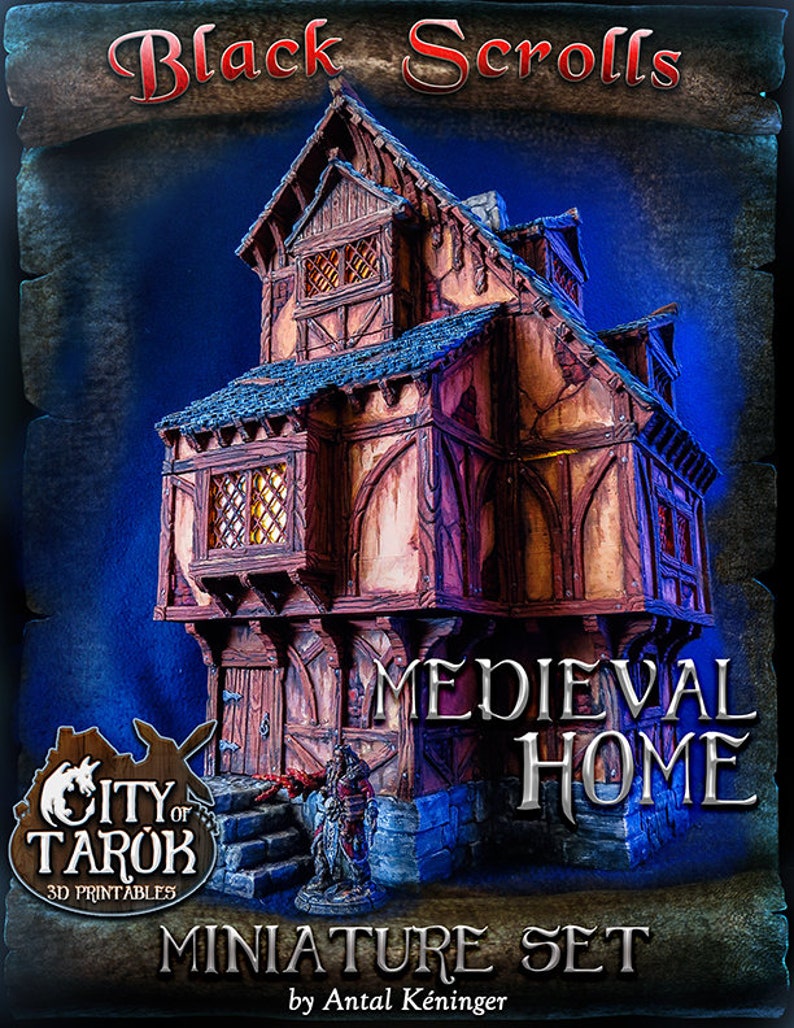 Puede incluir: Un modelo en miniatura de una casa medieval, impreso en 3D, pintado en tonos marrones y rojos, con un techo de tejas azules y blancas. El modelo se coloca sobre un fondo azul con el texto "Black Scrolls Medieval Home Miniature Set by Antal Kenninger" y el logotipo "City of Tarok 3D Printables".
