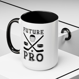 Future Hockey Pro Accent Mug – IJshockeycadeau voor kinderen en coaches – Grappige hockeymok met optie voor aangepaste naam