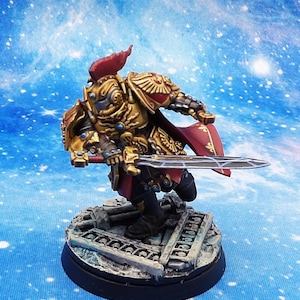 Campione di Adeptus Custodes wh40k. Assemblato e dipinto con un ottimo standard