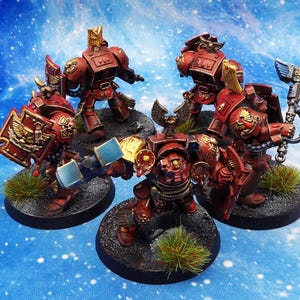 Escuadrón de 5 hombres de Terminator veterano del capítulo Blood Angels de wh40k con escudo de poder y martillo de poder, pintado con un estándar muy alto.