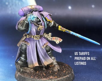 Lealistas Hereges: Bibliotecário Primaris dos Bebedores de Almas de Warhammer 40.000 (armadura Phobos). Pintado com efeitos OSL.