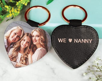Llavero de corazón con foto personalizada de niñera/abuela - Llavero con iniciales para ella / Regalo del Día de la Madre para ella / Cumpleaños de la abuela / Regalo para niñera