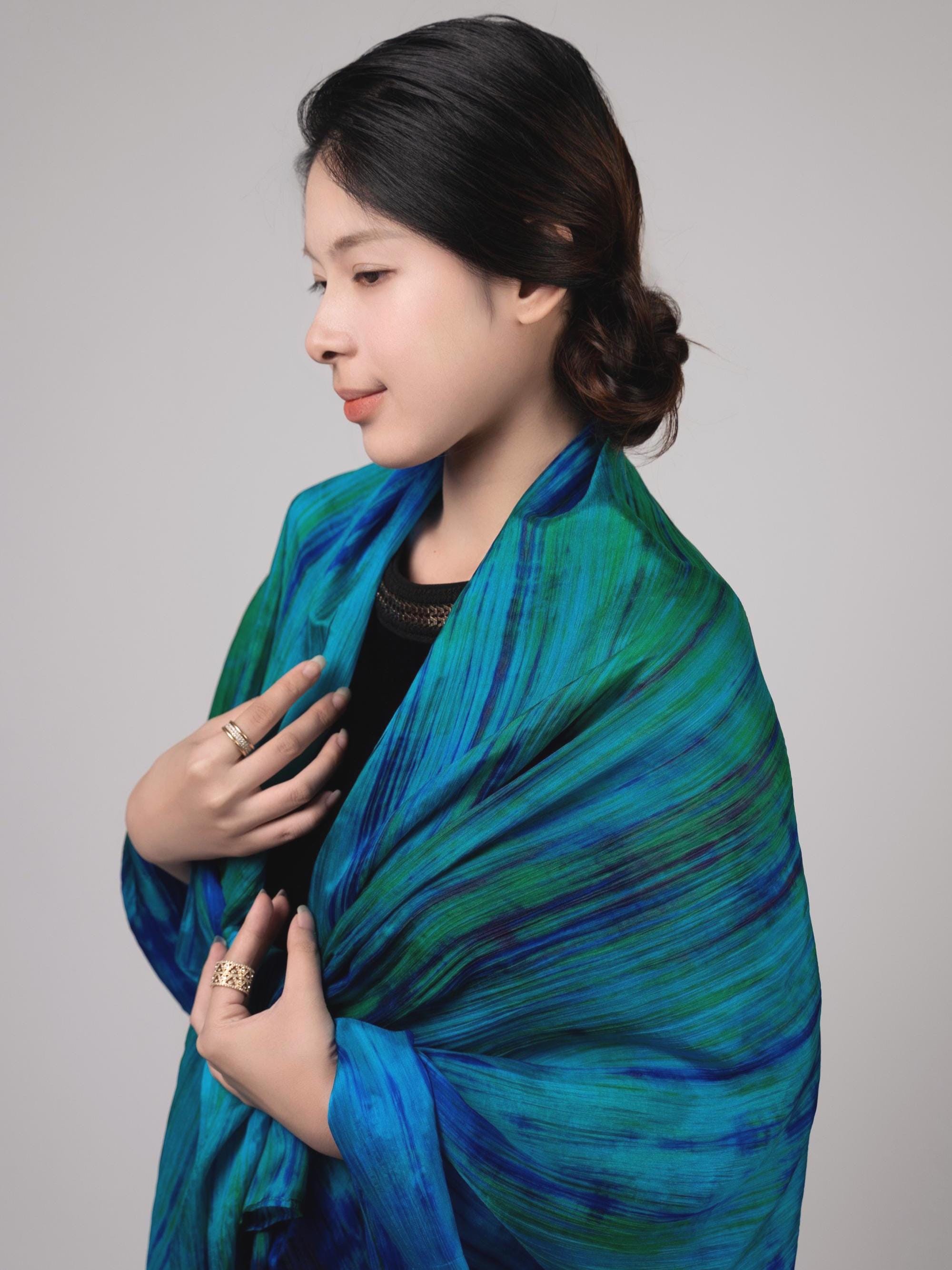 Foulard En Soie Véritable De Thaïlande, Motif Paon Multicolore - Largeur 75 Cm, Vintage, Occasion