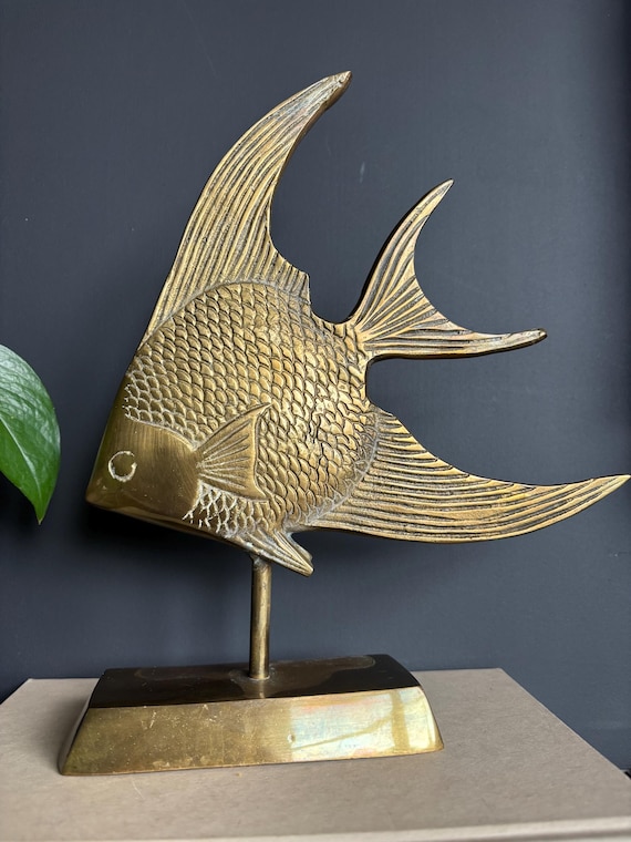 緑色の魚模様真鍮花瓶 ヴィンテージの真鍮製魚の彫刻。変色あり。 - Etsy 日本