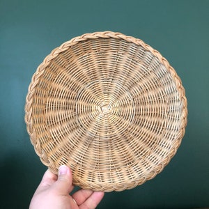 Vintage Wicker Basket Plate: Boho Wall Decor