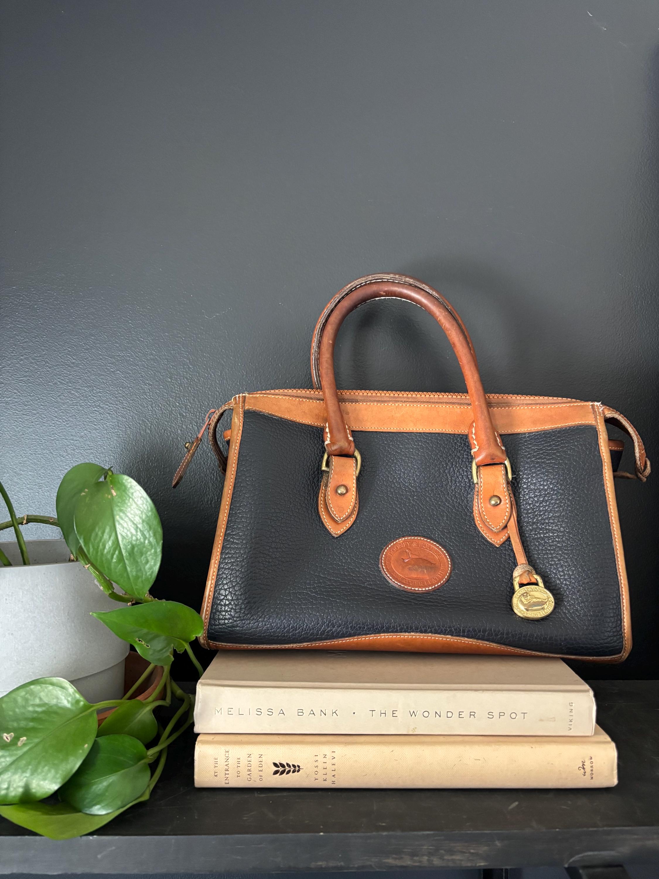 DOONEY&BOURKE ボストンバッグ ヴィンテージ Vintage Classic Dooney & Bourke Black and Tan Leather Handbag