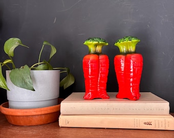 Par de saleros y pimenteros grandes de estilo vintage con forma de zanahoria, fabricados en Japón.