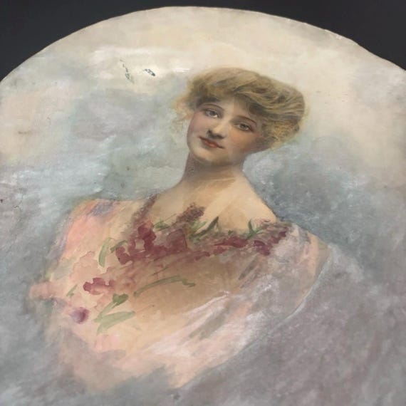 パステル画　女性の肖像画　額装品 1904年頃のアンティークパステル画「女性の肖像画」。額装なし