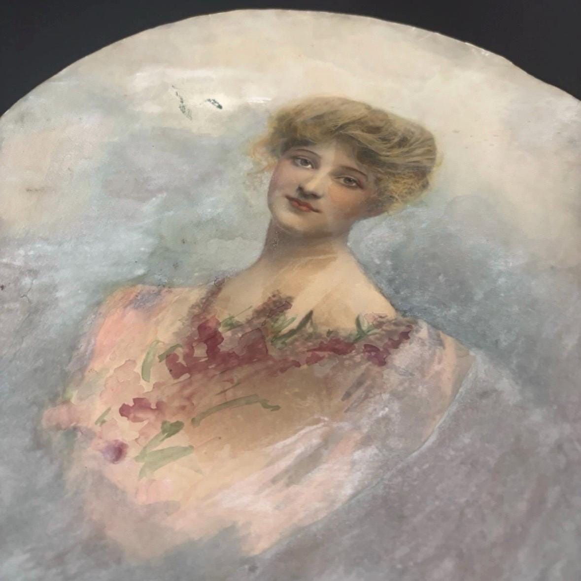 1904年頃のアンティークパステル画「女性の肖像画」。額装なし