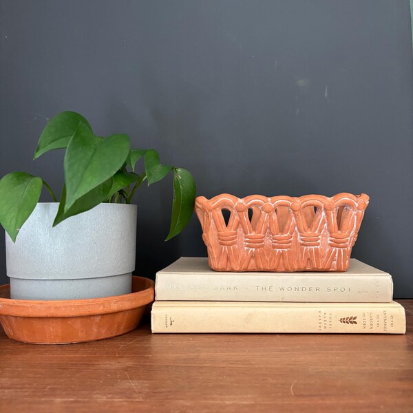 Vintage Terra-cotta Planter. Unique Design. Scalloped