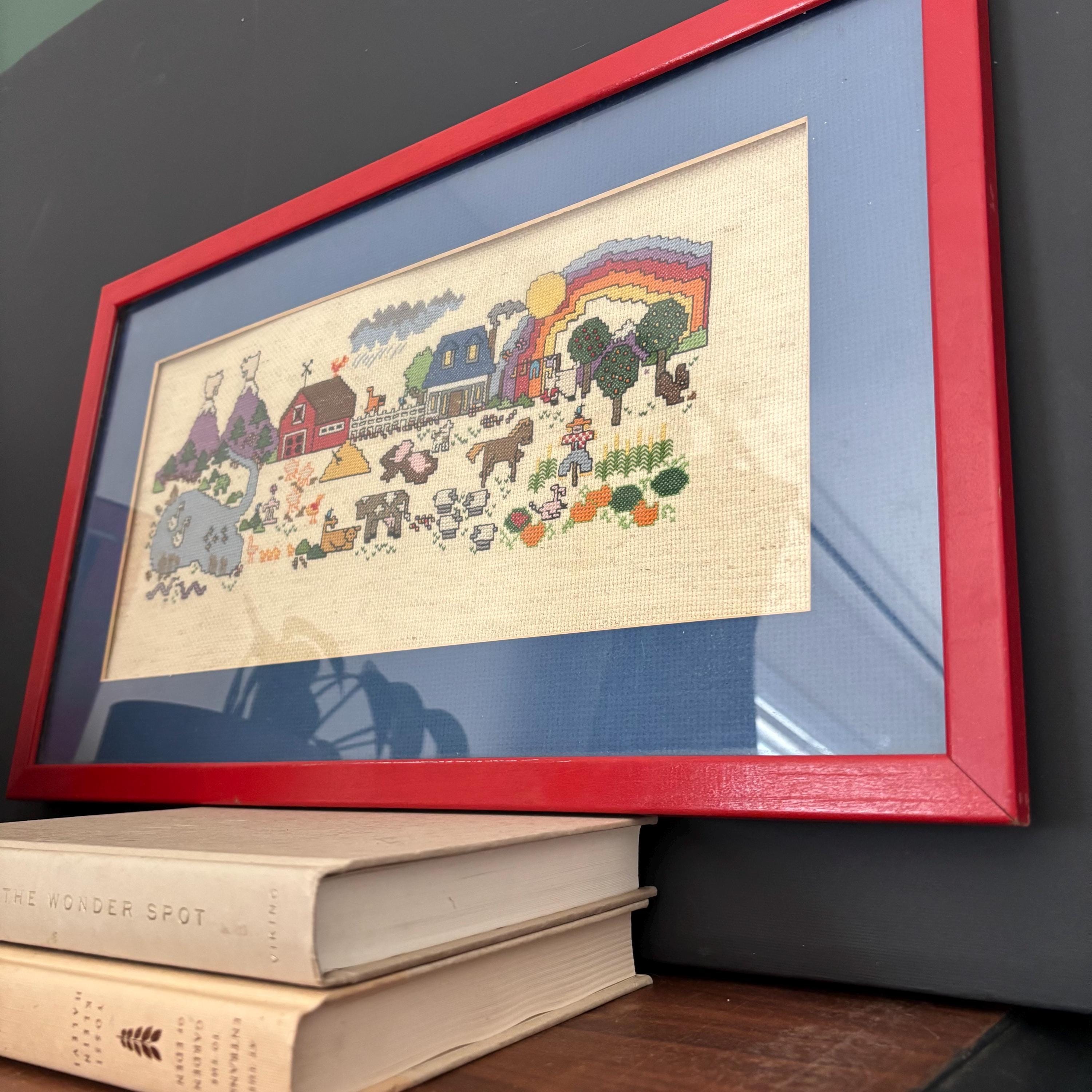 ヴィンテージの額入りファームクロスステッチアート。虹色。カラフル