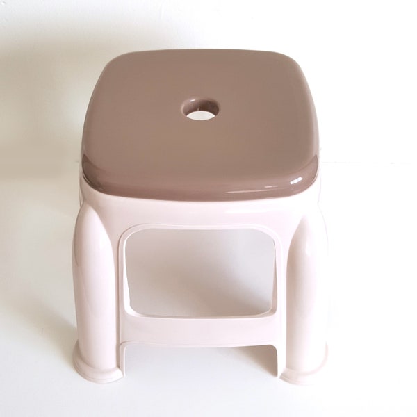 Comfortable Reliable Square Shower Chair Stool in Bathtub Simply Toss in the Tub Chair