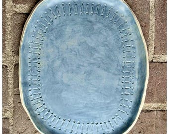 Ovale schaal van blauw steengoed