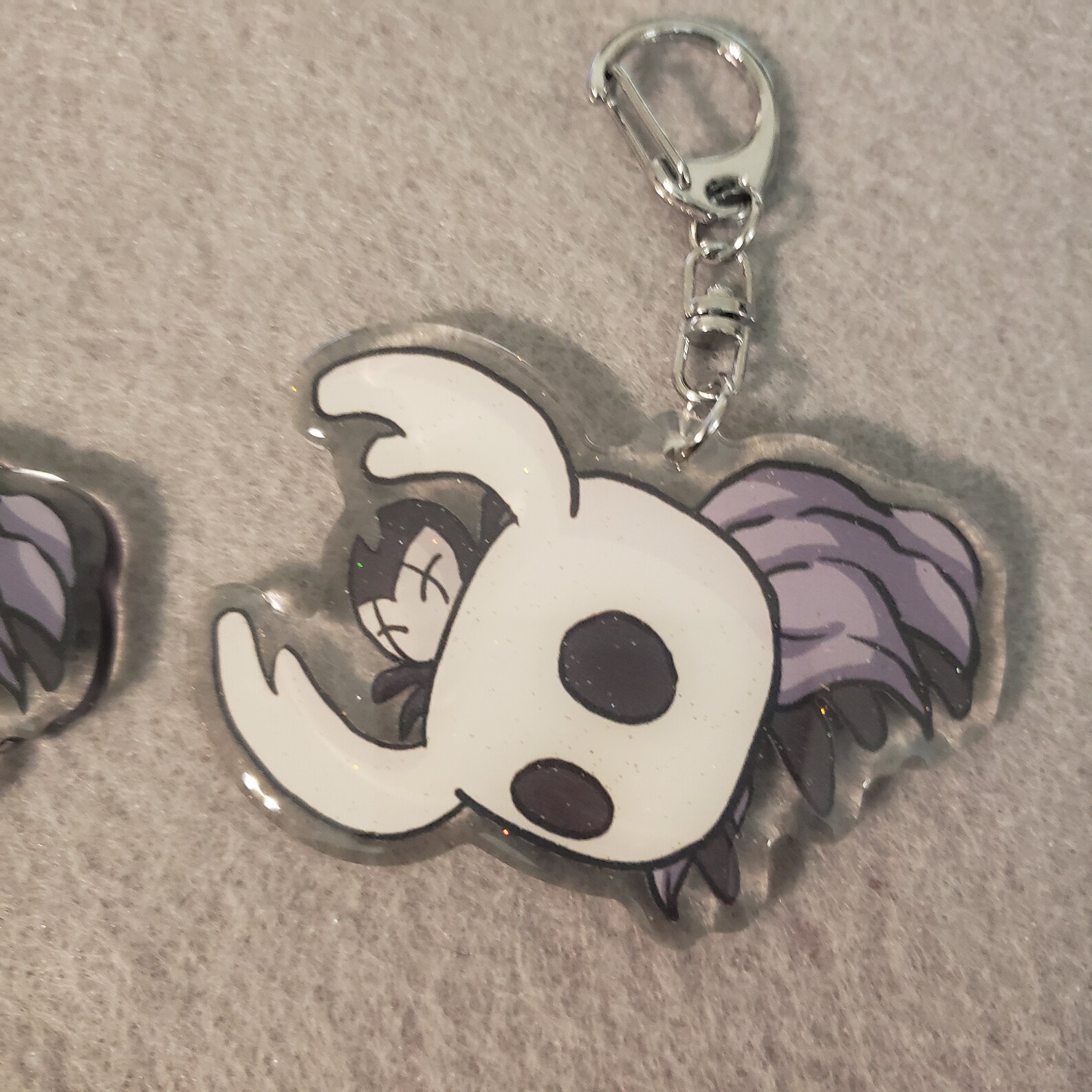 hollow-knight-knight-with-grimmchild-2-5-double-sided-acrylic-charm