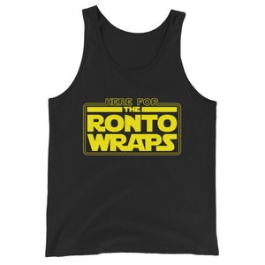 Op de afbeelding: Zwart tanktop met een gele afbeelding met de tekst "Here for the Ronto Wraps".