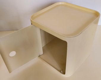 Anna Castelli, Kartell - mod. 4979 &quot;Componibili&quot; series - vintage space age design - small table in stackable plastic box / bedside table