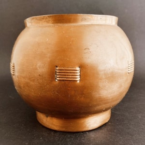Modernist handcrafted copper vase, Italian designer, probably made in the 1920s/1930s art-deco