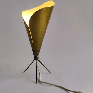 Lampada da tavolo, probabilmente prima versione della lampada &quot;Calla&quot; di ArteLuce, anni &#39;50
