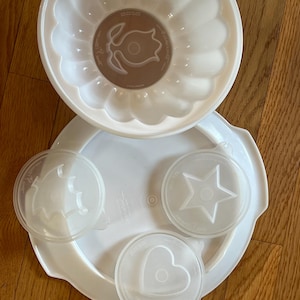 Tupperware vintage jello mold with 4 seasonal top molds; tulip, heart, star, and Christmas Tree.