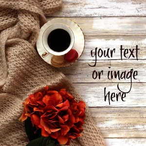 Może przedstawiać: Filiżanka kawy z podstawką, dwa makaroniki i dzianinowy pled na rustykalnym drewnianym tle. Tekst "your text or image here" jest napisany brązowym kursywą na drewnie.